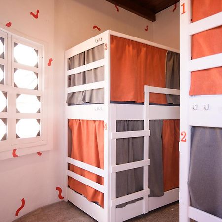 Macarena Hostel Флорес Экстерьер фото