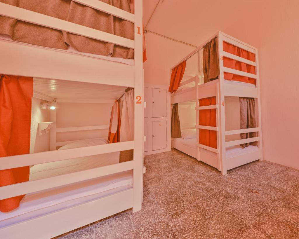 Macarena Hostel Флорес Экстерьер фото