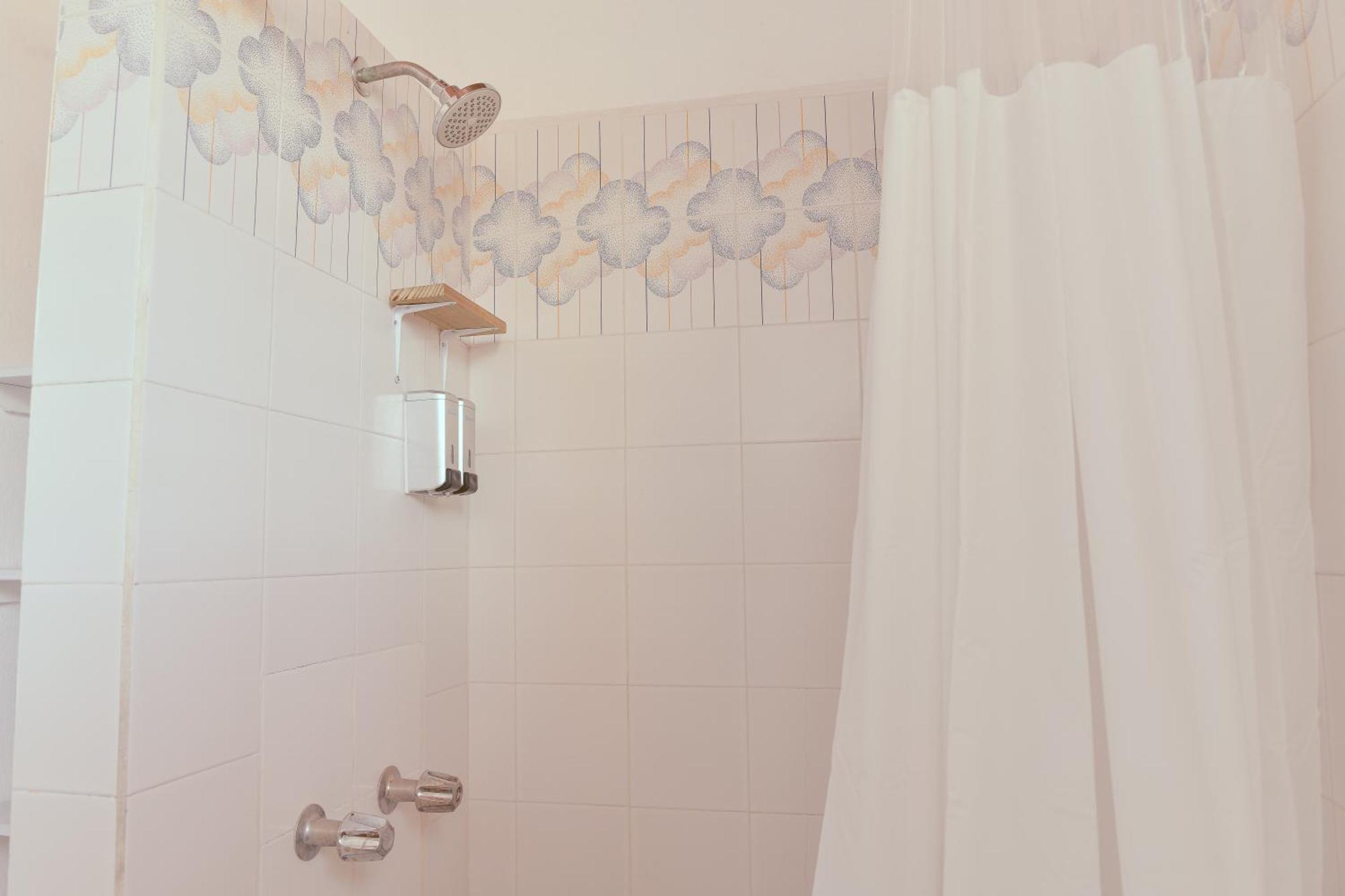 Macarena Hostel Флорес Экстерьер фото