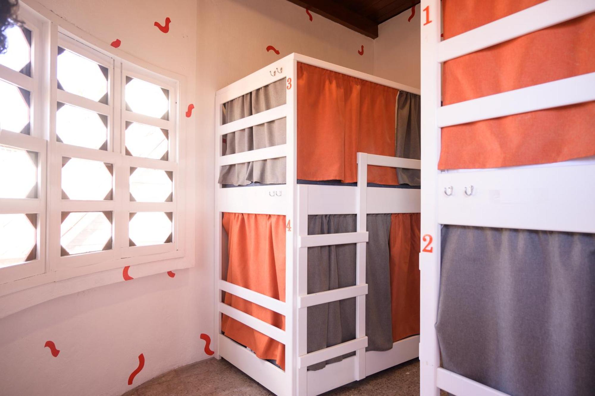 Macarena Hostel Флорес Экстерьер фото