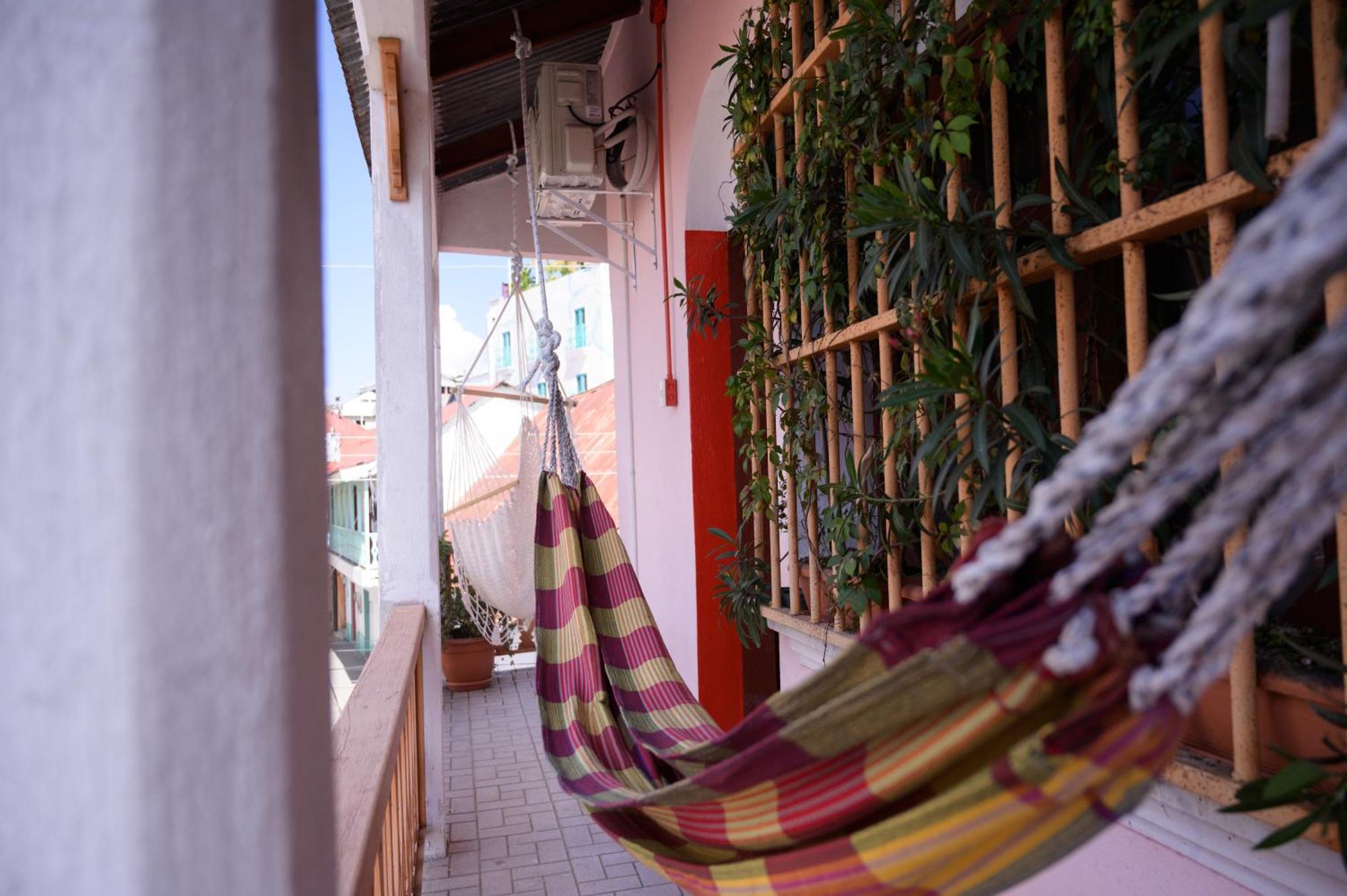 Macarena Hostel Флорес Экстерьер фото
